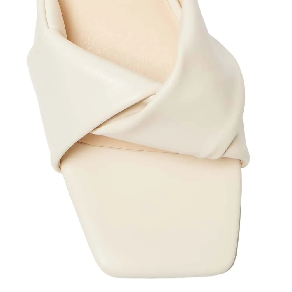 Skye Heel in Bone Smooth