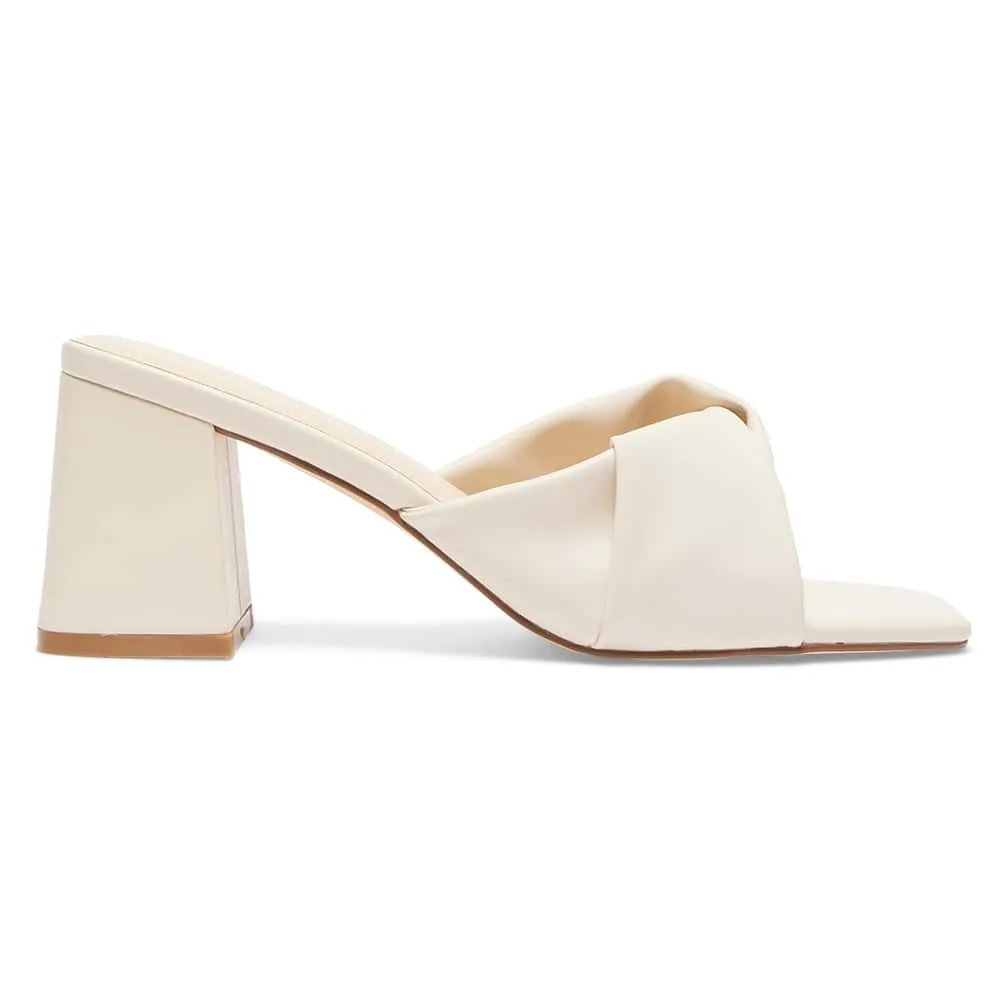 Skye Heel in Bone Smooth